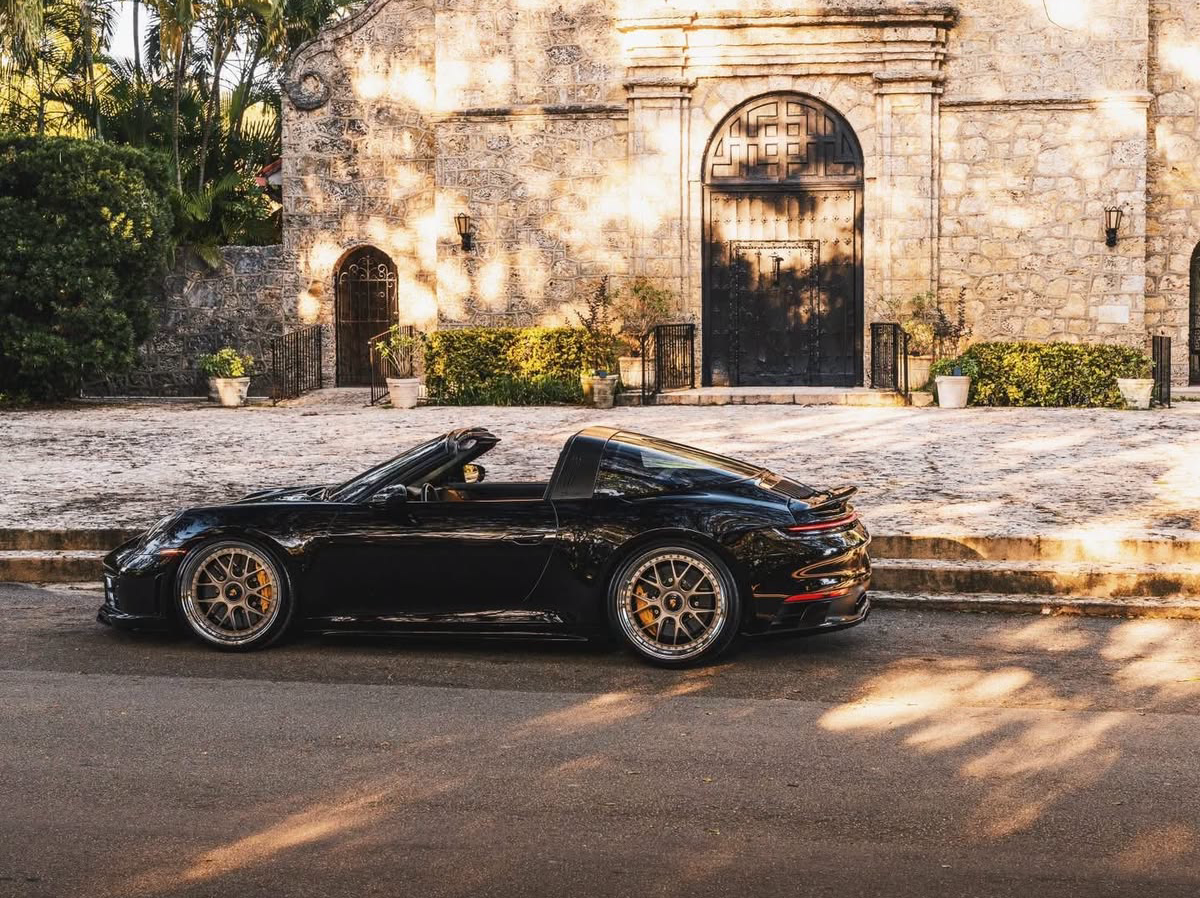 Porsche 911 Carrera Turbo Cabrio (Reservation Fee)